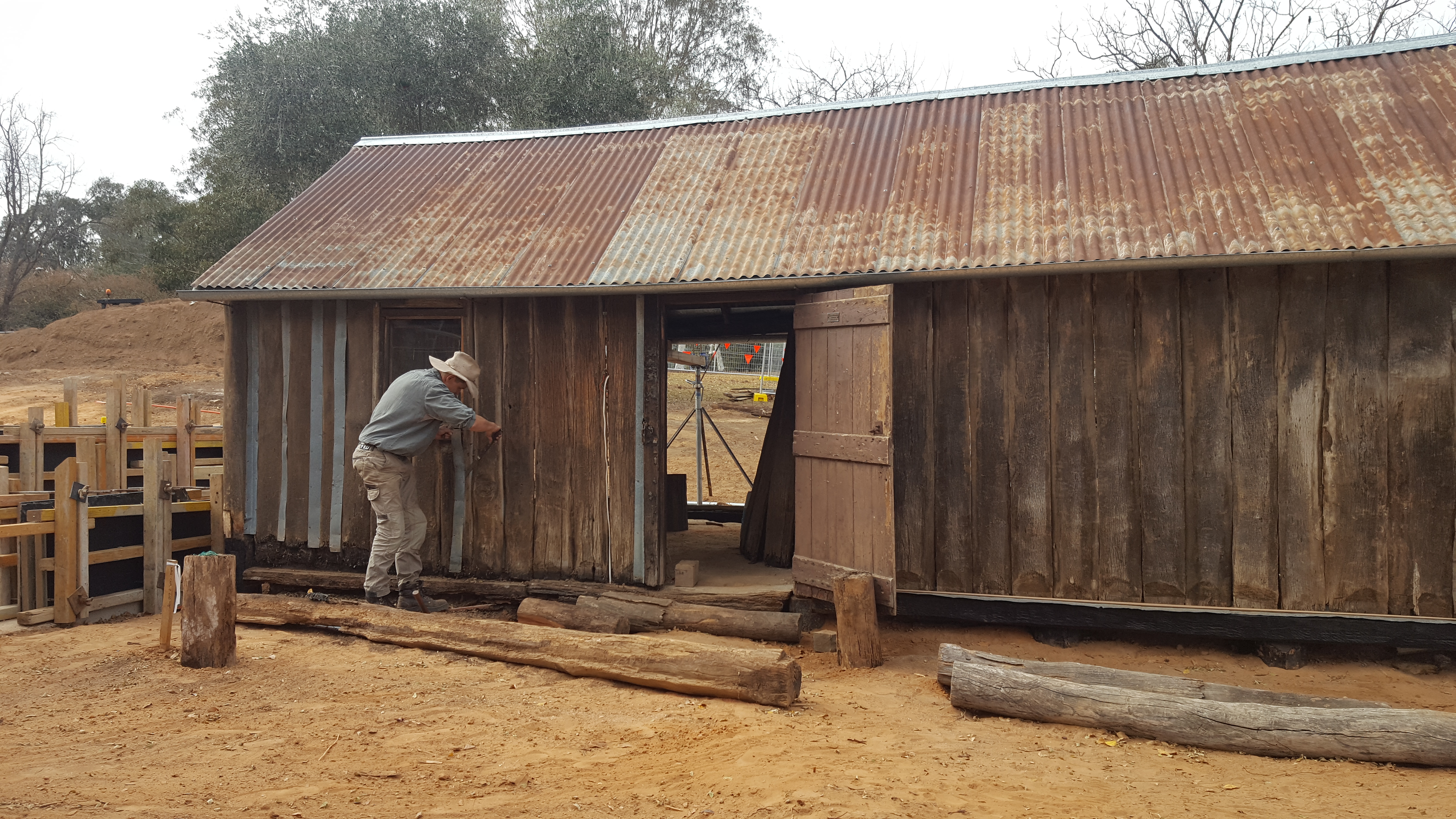 Myles Gostelow conserving Blundells Cottage Myles Gostelow conserving Blundells Cottage