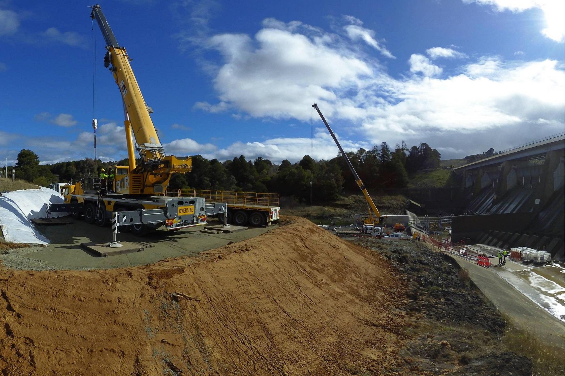 This image is from a timelapse camera showing the dam empty and two cranes on site.