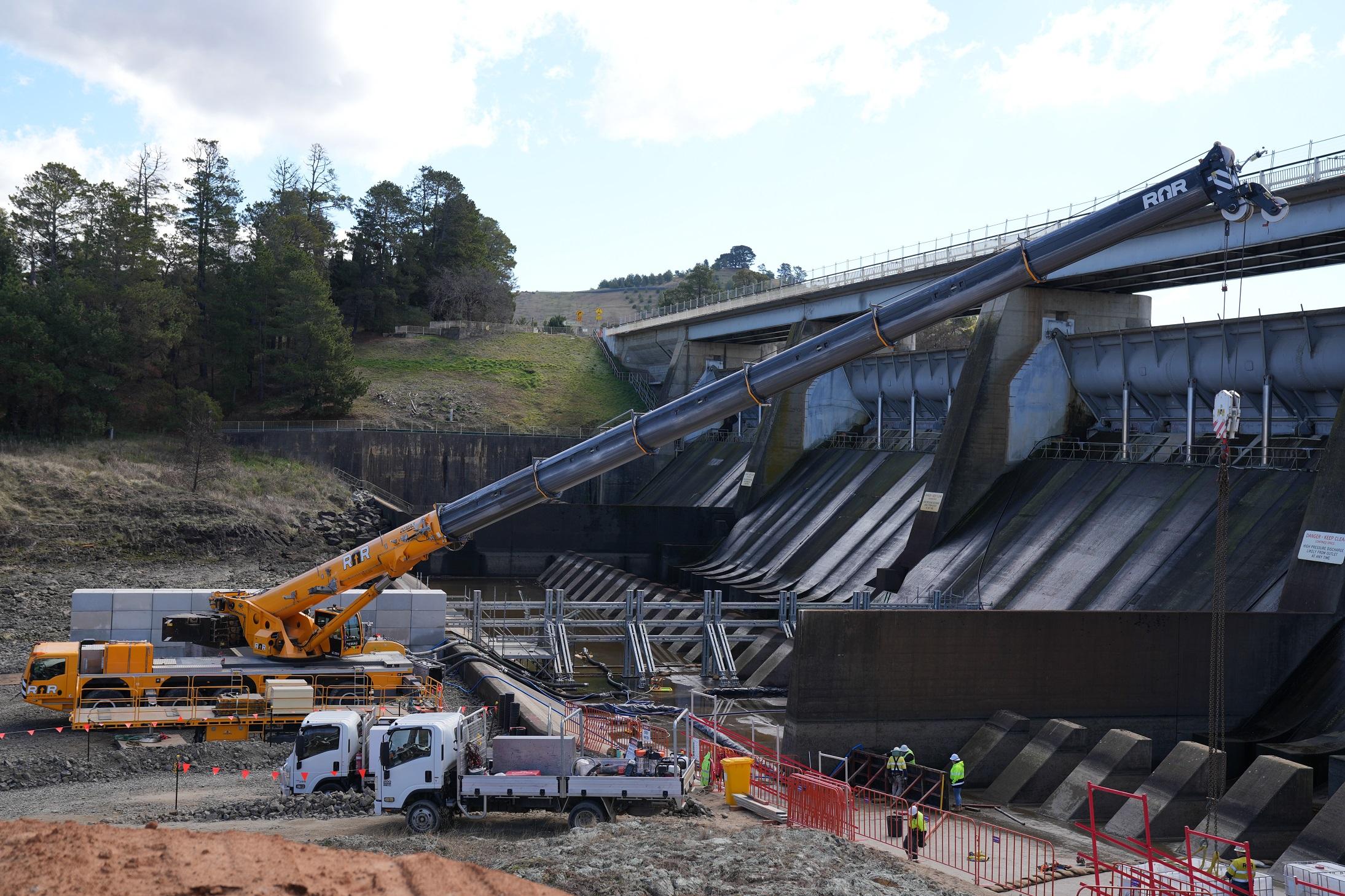 This image shows the 250 tonne crane in action on site.