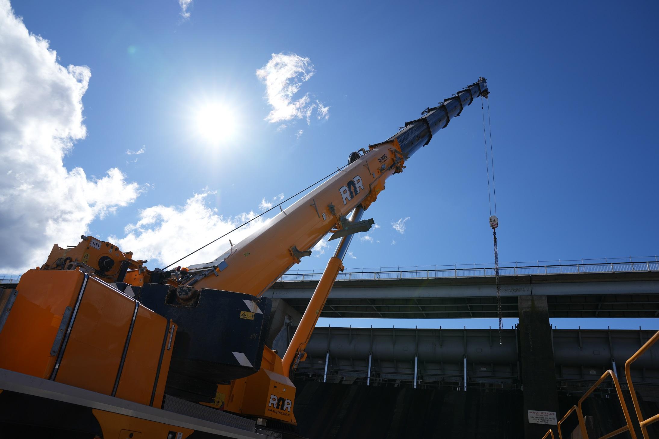 This image shows the 250 tonne crane in action on site.
