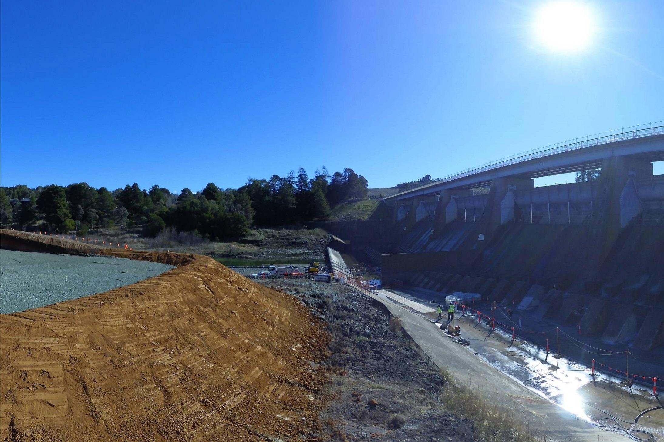 This image is from a timelapse camera showing the dam empty and the cofferdam in construction.