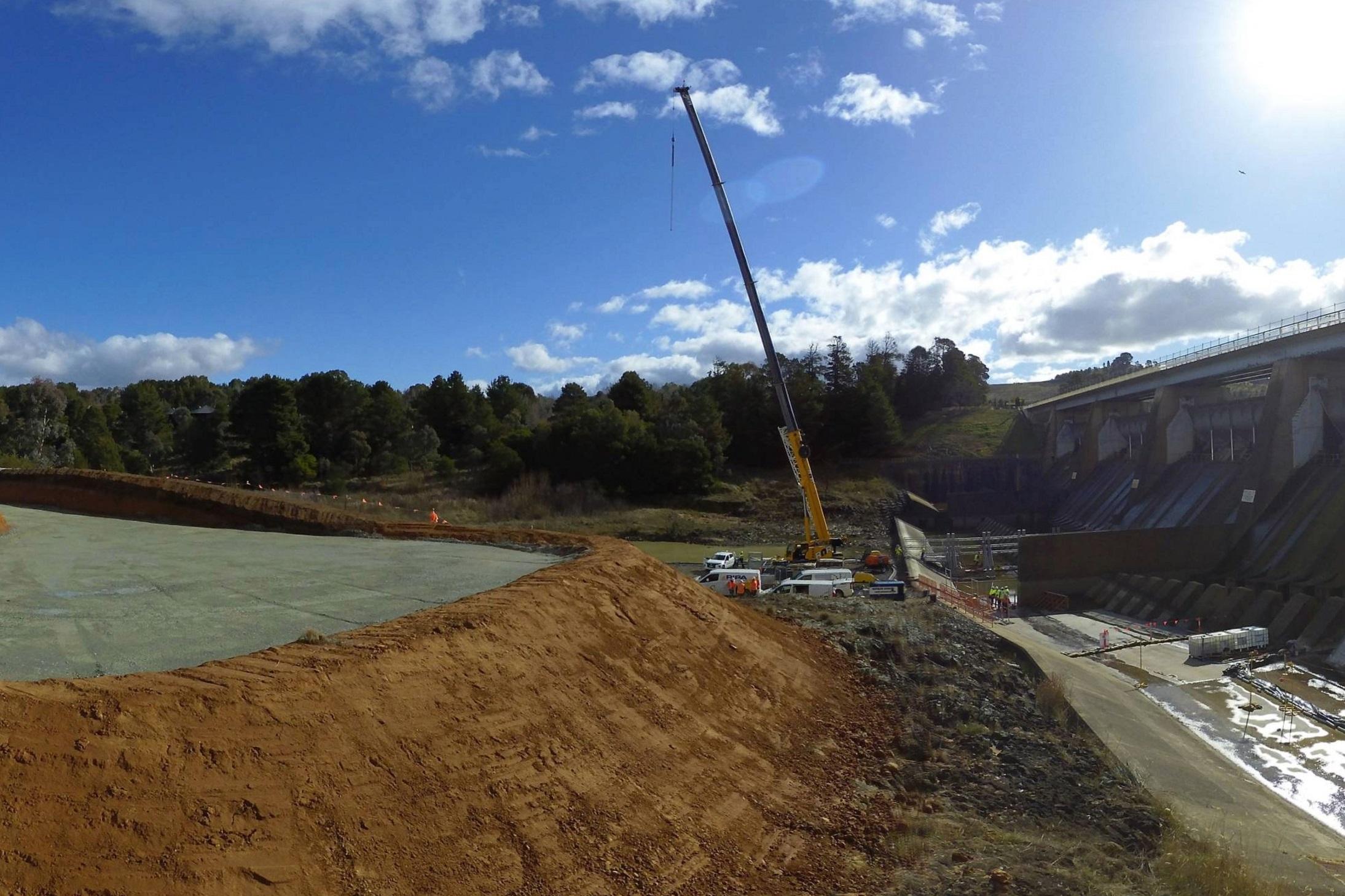 This image is from a timelapse camera showing the dam empty and a crane on site preparing for construction of the cofferdam.