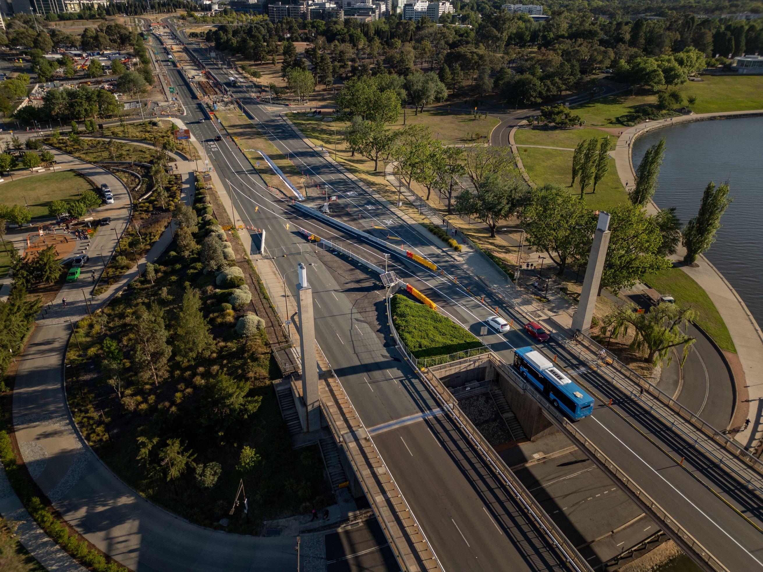Thie image shows the crossover lanes at the northern end of Commonwealth Avenue Bridge