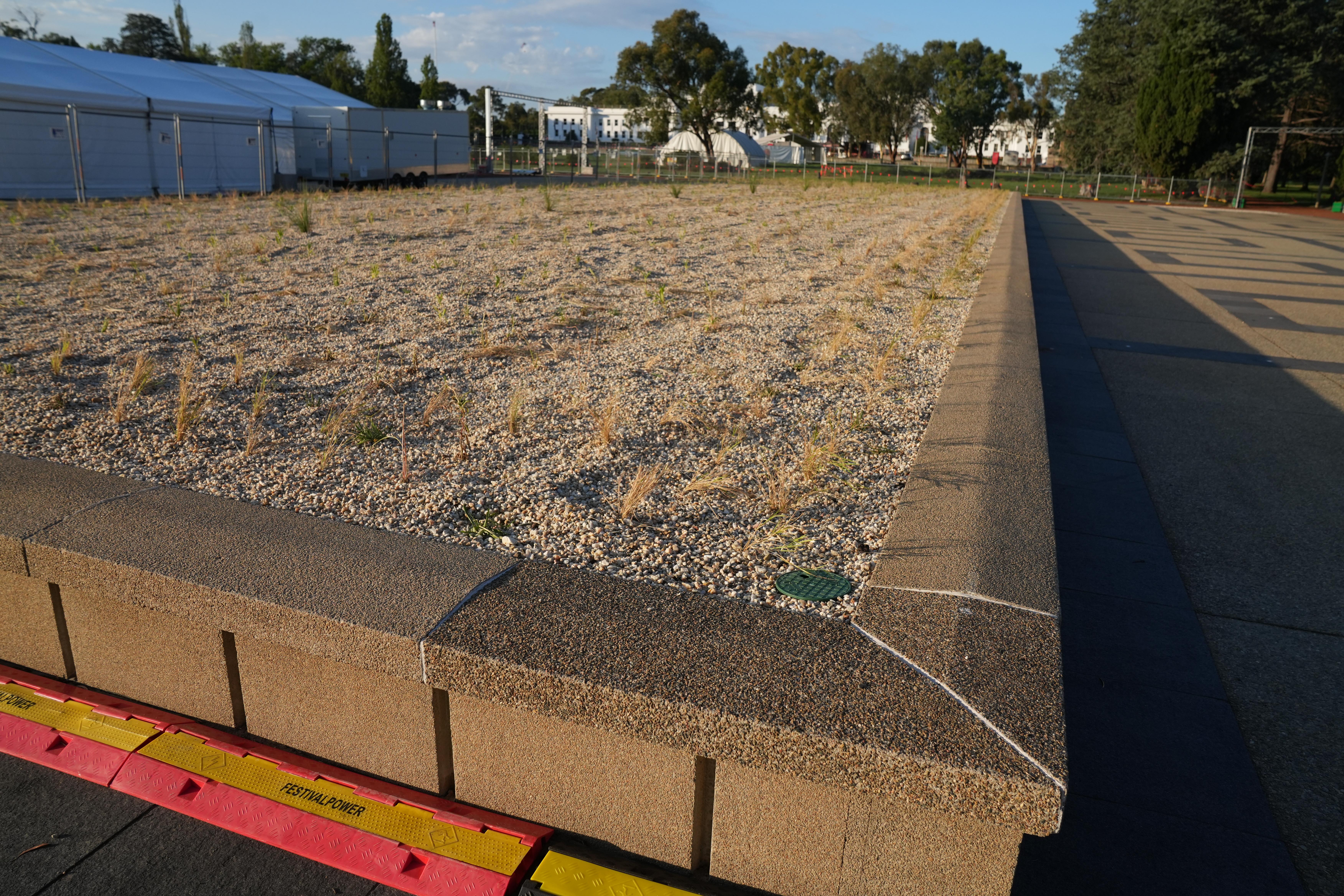 Federation Plaza side garden - 2